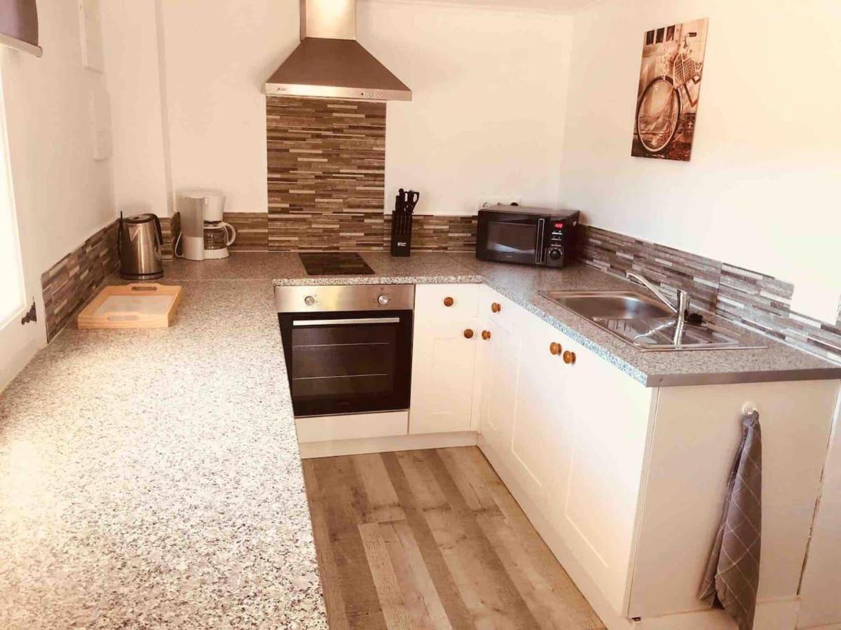 Lovely 2 Bed Apartment In Алкалалі Екстер'єр фото