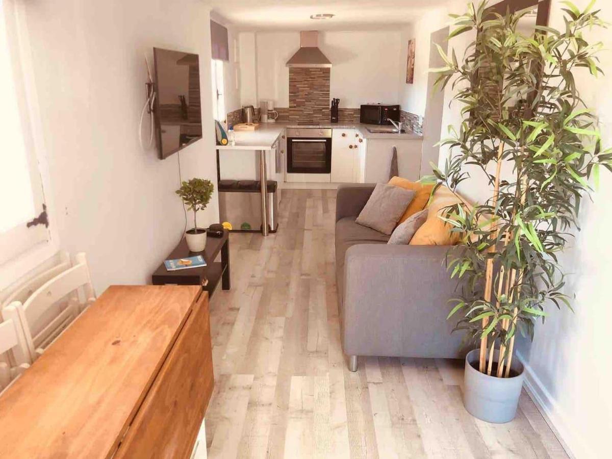 Lovely 2 Bed Apartment In Алкалалі Екстер'єр фото